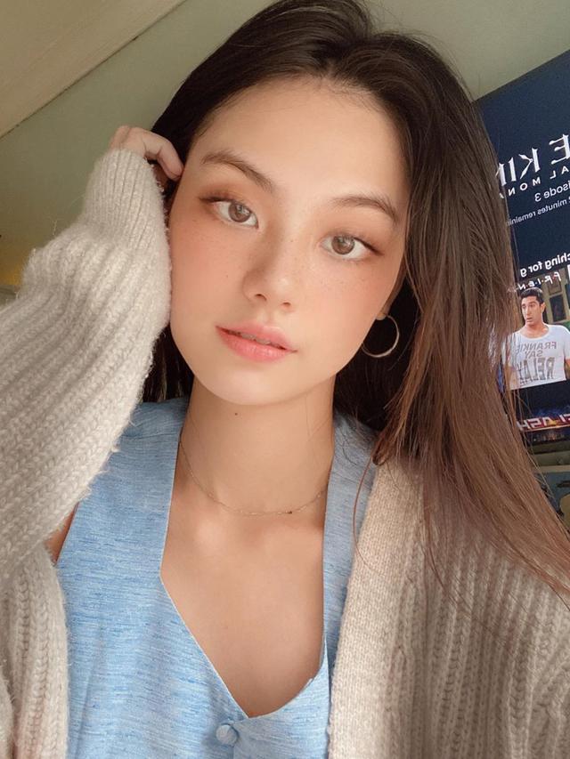 7 Potret Terbaru Gege Elisa Disebut Mirip Jennie Blackpink Hot
