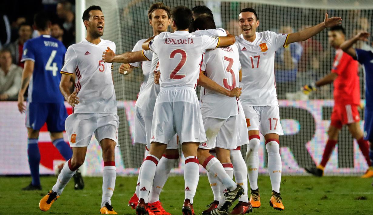 Gelandang timnas Spanyol, Asier Illarramendi merayakan gol ke gawang Israel dalam laga kualifikasi Piala Dunia 2018 grup G di Teddi Malcha Stadium, Senin (9/10). Spanyol menutup perjalanan di kualifikasi dengan kemenangan tipis 1-0. (Thomas COEX/AFP)