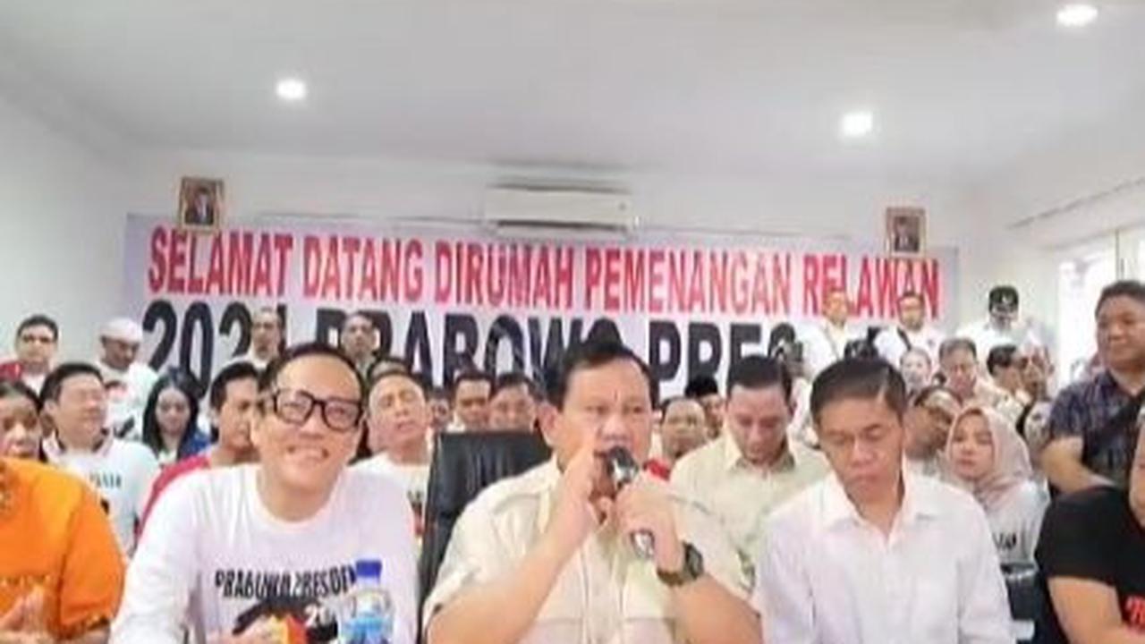 Ketua Umum Partai Gerindra Prabowo Subianto meresmikan rumah pemenangan relawan Prabowo, di Jalan Imam Bonjol, Menteng, Jakarta Pusat, Selasa (15/8).