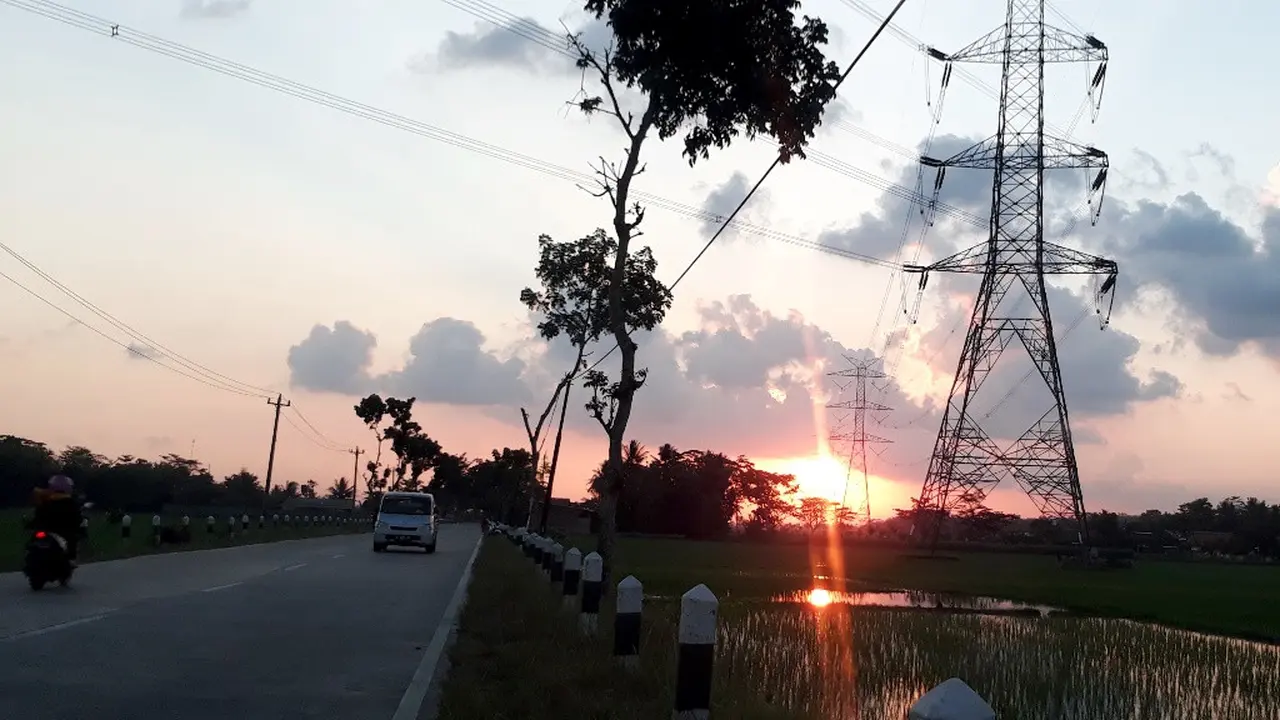 Jalur penghubung Jalan Lintas Selatan (JLS) menuju ruas tol yang rencananya dibangun exit tol Tambakreja, Kedungreja, Cilacap. (Foto: Liputan6.com/Muhamad Ridlo)