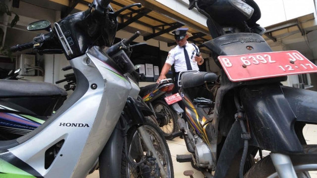 Habis masa pakai, puluhan mobil & sepeda motor dinas dilelang KPK