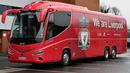 Bus Irizar i8 milik Liverpool FC terlihat sebagai "Red Devil" di jalanan. (Source: liverpoolfc.com)