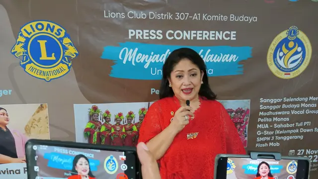 District Governor (DG) Lions Club Distrik 307-A1, Reiny Arifin, pada peringatan Hari Pahlawan, di Taman Lapangan Banteng