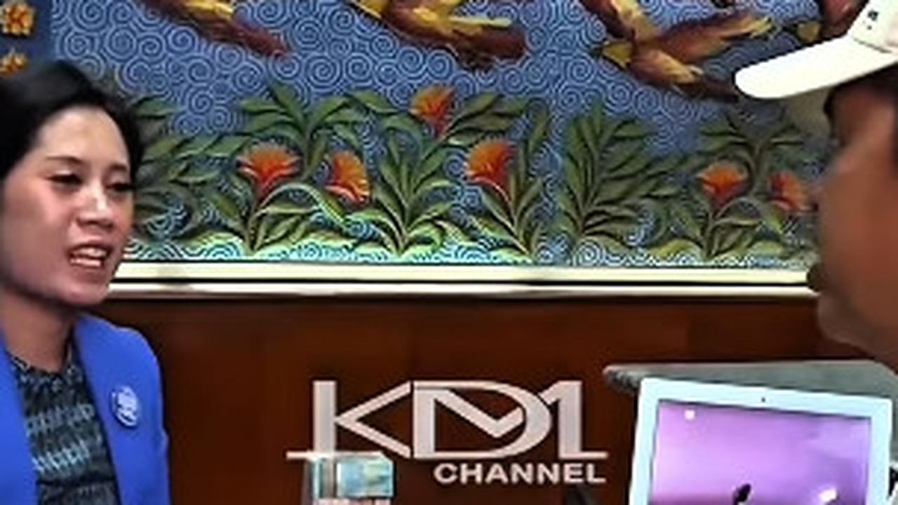 Dedi Mulyadi Serahkan Bonus