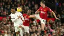 Namun, kedudukan kembali sama sebelum babak kedua berjalan satu menit. Bentancur yang datang dari lini kedua, menerima bola di sudut sempit, lalu menggetarkan gawang Man United. Skor 2-2 di menit ke-46. (AP Photo/Dave Thompson)