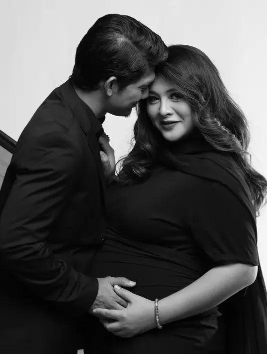 <p>Unggahan pujian tersebut menjadi bahan teman-temannya hingga cc akun Iko Uwais. Dari mention berlanjut ke DM (Direct Message). Kemudian berlanjut ke pesan singkat dan telpon hingga berjam-jam. Kemudian keduanya memutuskan kopi darat. [Instagram/audyitem]</p>