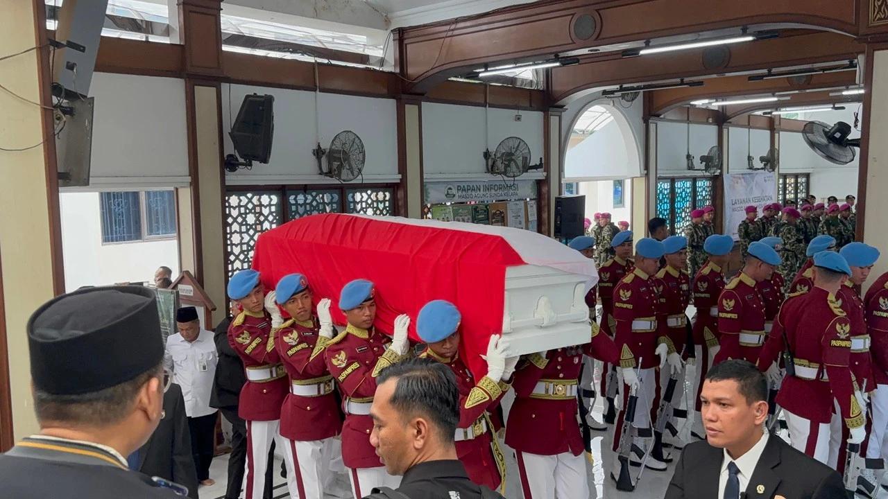 Taufik Dwicahyono, Putra Kedua Try Sutrisno jadi Imam Salat Jenazah Ayahnya
