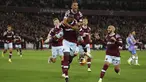 Bek West Ham United Kurt Zouma berselebrasi dengen rekan setimnya setelah mencetak gol ke gawang Bournemouth dalam pekan ke-13 ajang Premier League di Stadion Olimpiade London, Selasa (25/10/2022) dini hari WIB. West Ham meraih poin penuh saat bermain di kandangnya saat menjamu Bournemouth. (AP Photo/Ian Walton)
