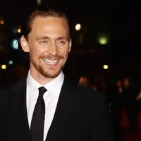 Tom Hiddleston dikabarkan belum bisa berpaling dari Taylor Swift paska berpisah beberapa waktu silam. Melihat sosok Taylor saat lari pagi pun Tom dengan sengaja melintas di depan sosok mantan kekasihnya itu. (AFP/Bintang.com)