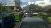Sehari Jelang Libur Panjang, Kawasan Puncak Mulai Macet