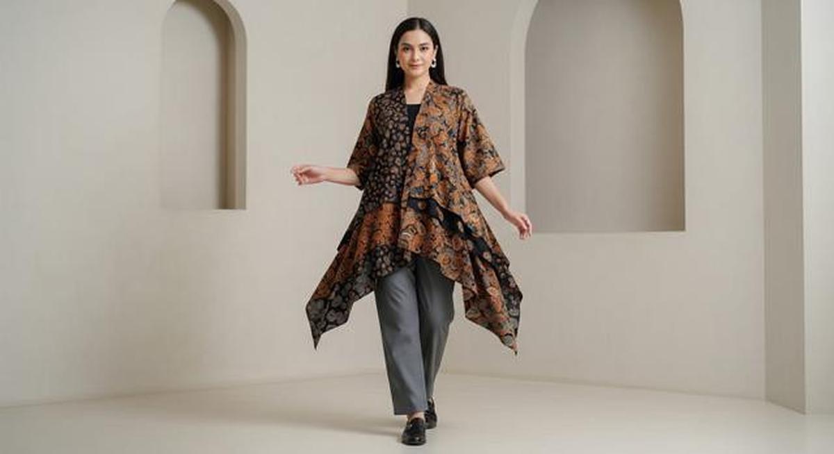 8 Contoh Model Atasan Batik Kimono Wanita 2025, Tampil Stylish dan Modern