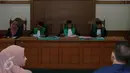 Majelis Hakim saat membacakan putusan perceraian Risty Tagor dan Stuart Collin di Pengadilan Agama Jakarta Selatan, Kamis (24/3).  Majelis Hakim mengabulkan gugatan cerai yang dilayangkan Risty Tagor terhadap Stuart Collin. (Liputan6.com/Herman Zakharia)