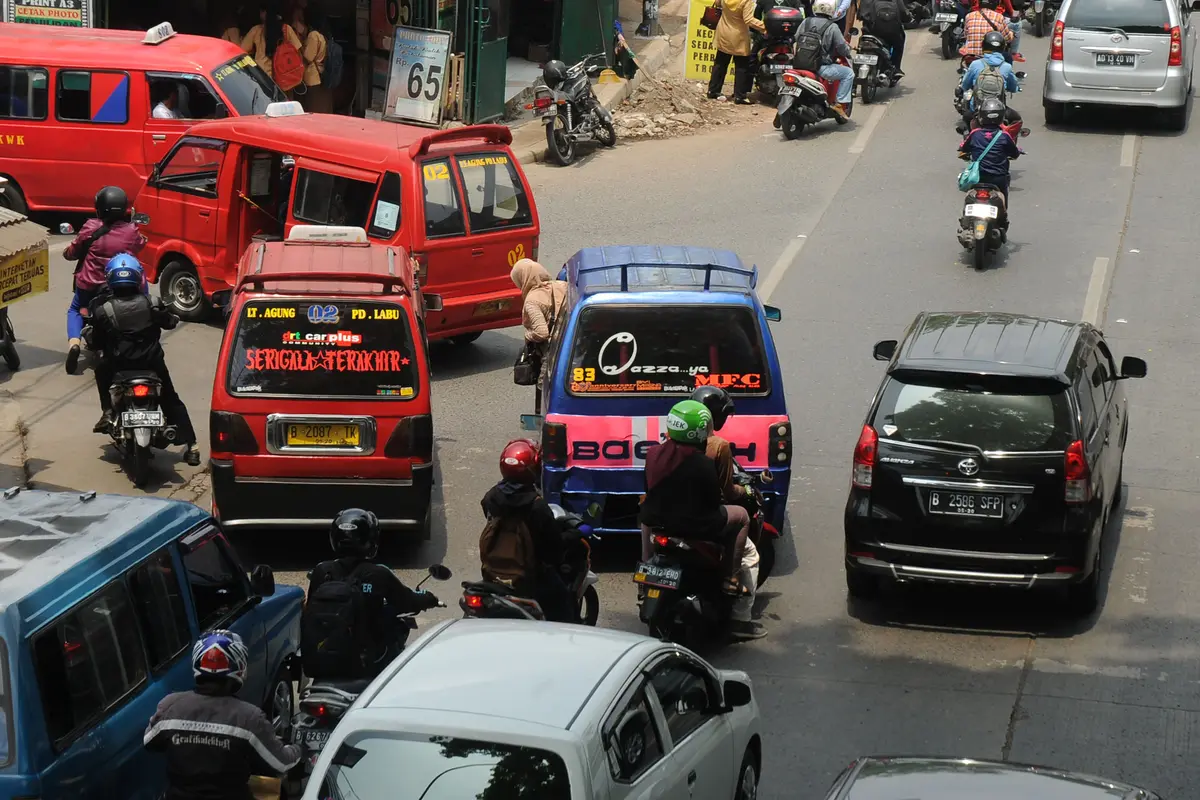 20151202-Kurangnya Kesadaran Warga Menaati Aturan Lalu Lintas Berimbas pada Kemacetan-Jakarta