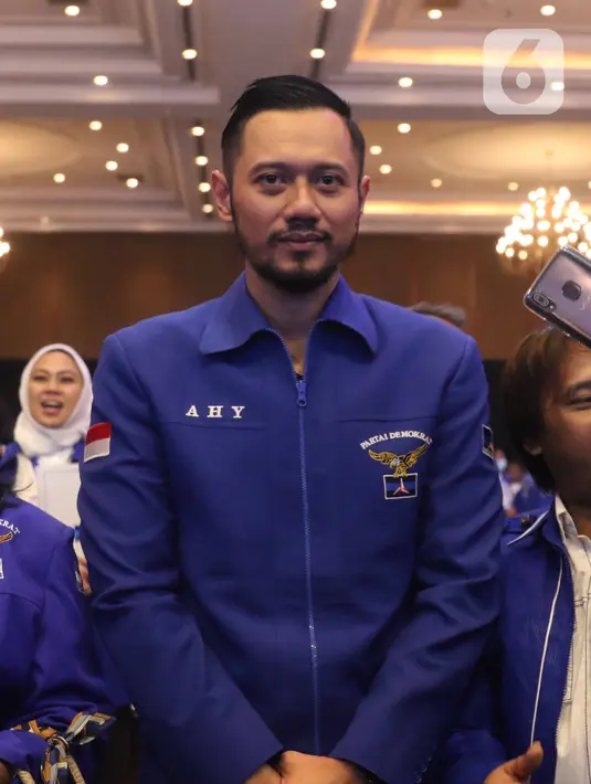 Ketum Partai Demokrat  Agus Harimurti Yudhoyono usai terpilih secara aklamasi, Jakarta, Minggu (15/3/2020). Keputusan diambil setelah sidang paripurna melakukan verifikasi dan menyatakan AHY memenuhi persyaratan jadi ketum di Kongres V Partai Demokrat. (Liputan6.com/Angga Yuniar)