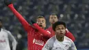 Penyerang RB Salzburg, Karim Adeyemi mengejar bola saat bertanding melawan Sevilla pada pertandingan Grup G Liga Champions di Salzburg, Austria, Kamis (9/12/2021). Salzburg meraih tiket lolos ke babak 16 besar Liga Champions. (AP Photo/Lisa Leutner)