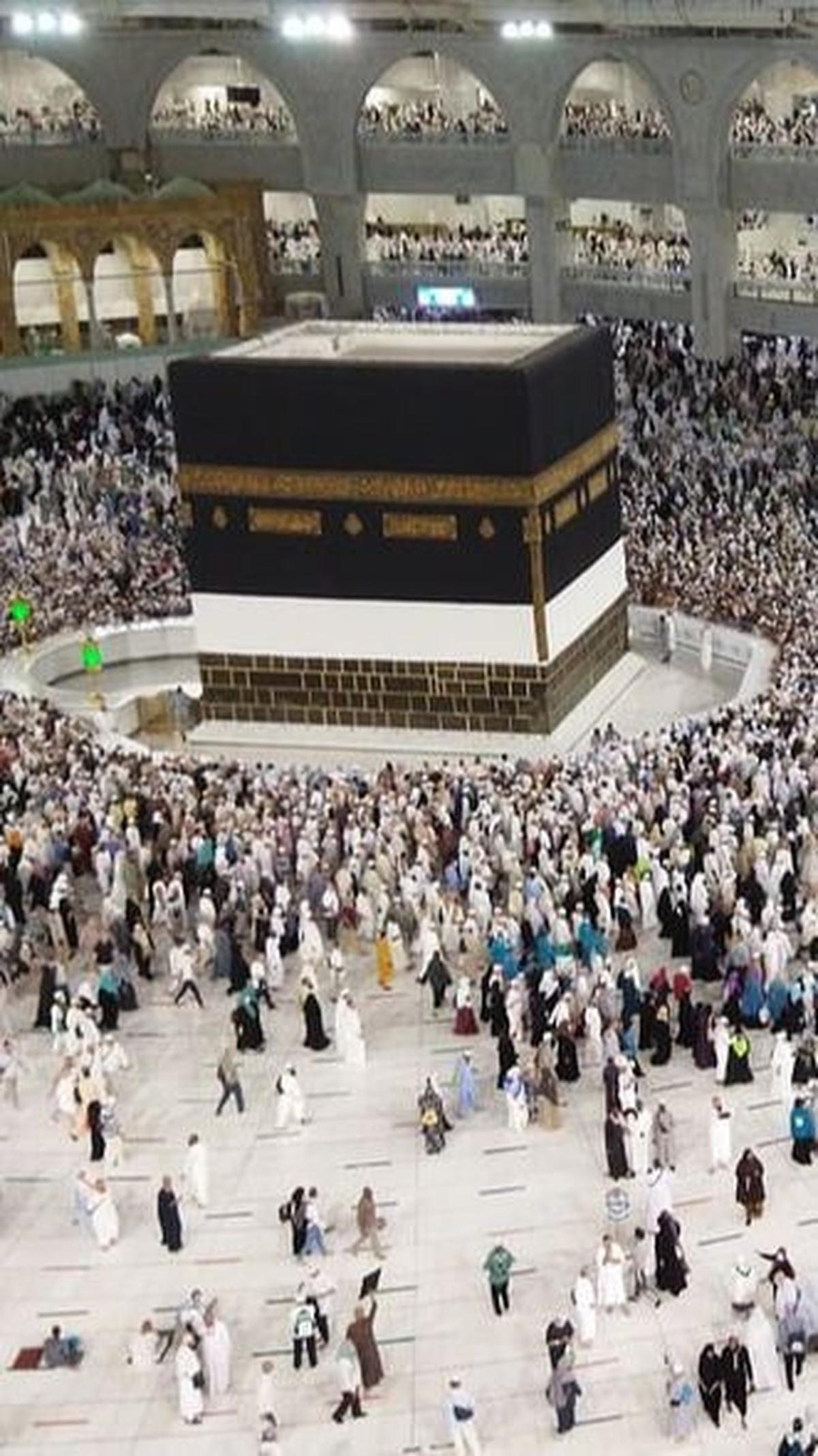 Sementara itu, 74 jamaah calon haji asal Grobogan Jawa Tengah diberangkatkan menuju Asrama Haji Donohudan Boyolali.