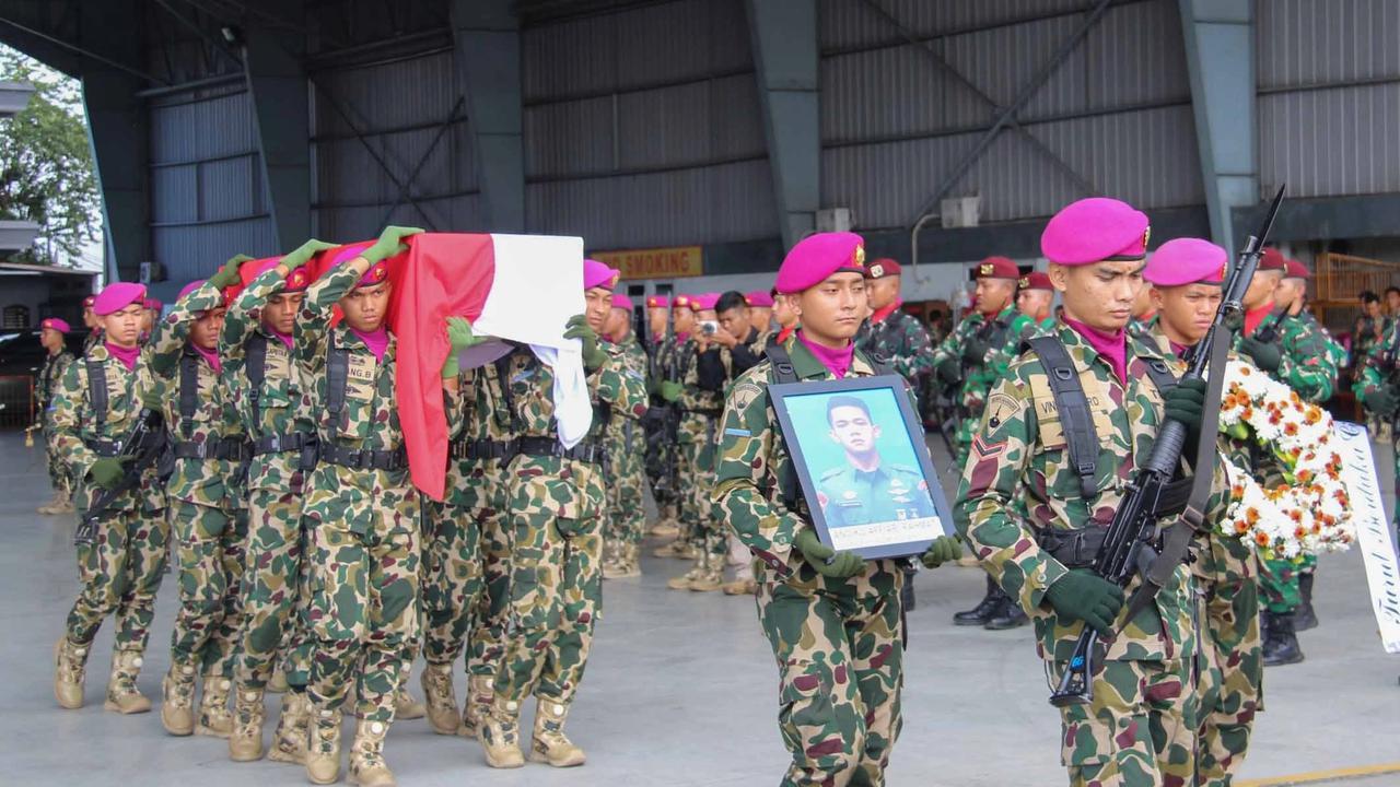 FOTO: Korps Marinir Lepas Jenazah Prajurit Gugur Secara Militer
