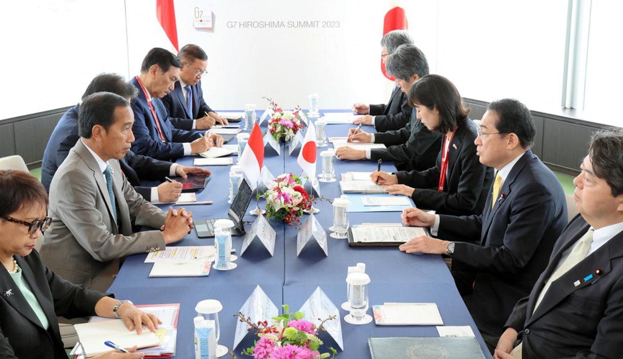 Jokowi juga membahas sejumlah hal terkait peningkatan kemitraan kedua negara salah satunya, mengenai Indonesia-Japan Economic Partnership Agreement (IJEPA). Indonesia berharap perundingan terkait IJEPA dapat diselesaikan pada September 2023. (JAPAN POOL/JIJI PRESS)