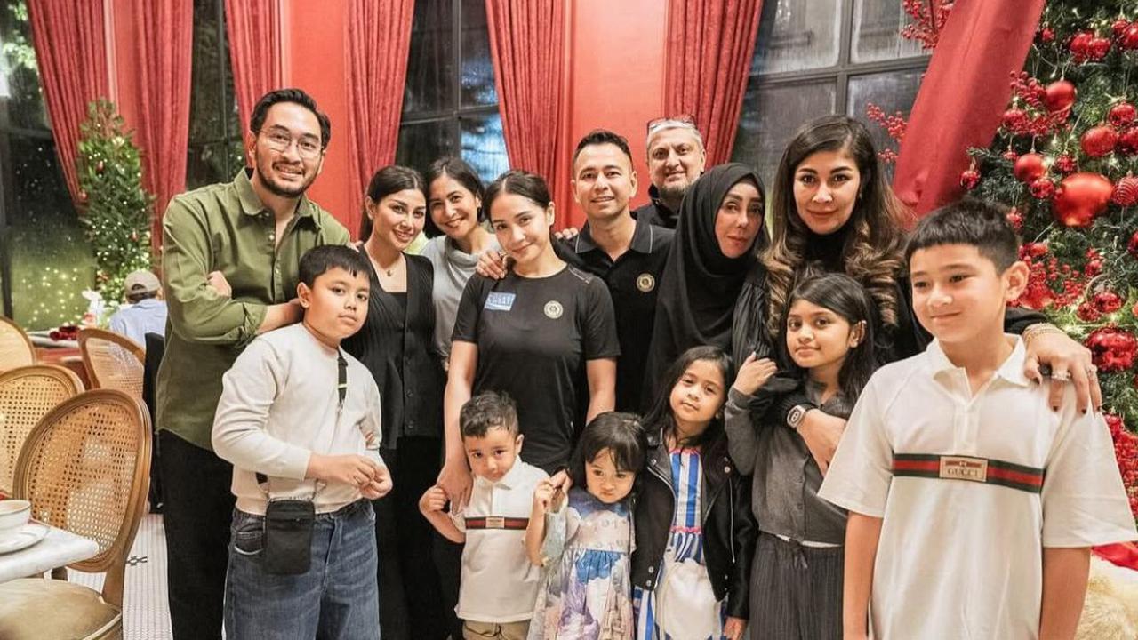 7 Potret Kemeriahan Ulang Tahun Mama Amy, Kejutan Manis dari Raffi Ahmad dan Keluarga Besar