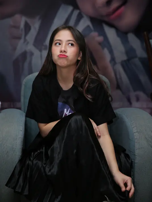 Adhisty Zara saat konferensi pers peluncuran poster dan official trailer film Mariposa di  Jakarta, Senin (10/2/2020). (Adrian Putra/Fimela.com)