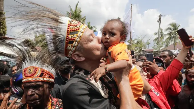 Calon Presiden Ganjar Pranowo berkunjung dan menyerap aspirasi masyarakat di daerah Inanwatan, Matemani, Kais, dan Kokoda (Imekko), Kota Sorong, Papua Barat Daya, Senin (20/11/2023) (Istimewa)