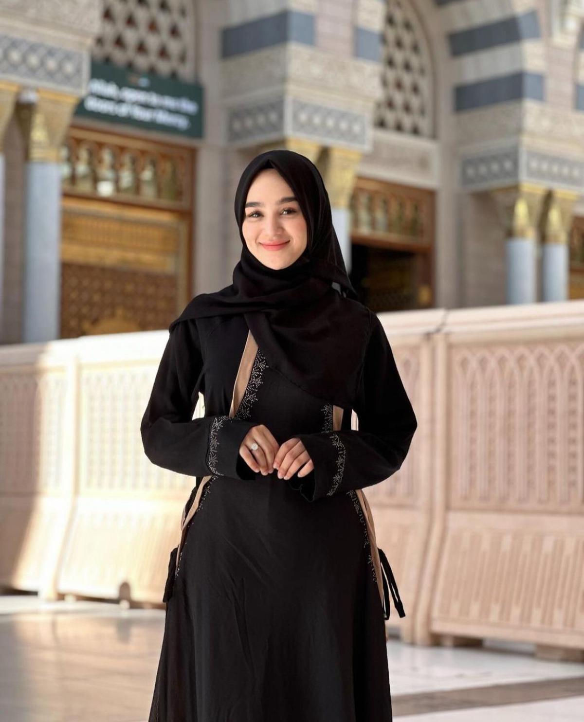 7 Potret Glamor Hana Hanifah, Apakah Ada Hubungan dengan Dugaan Korupsi?