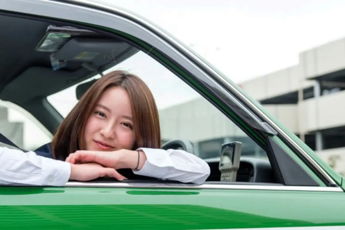 Kei, Sopir Taksi Cantik yang Bikin Penumpang Kerasan