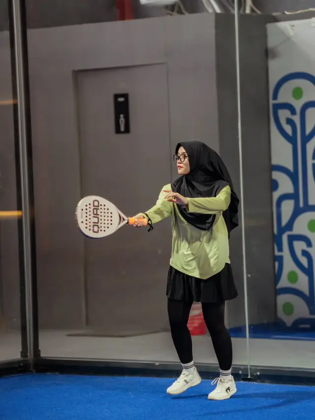 Putri Delina olahraga padel (Foto: Instagram @putridelinaa)