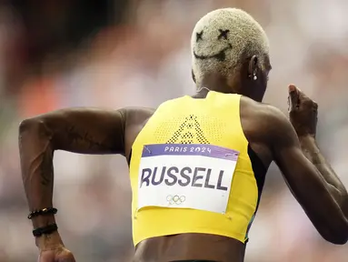 Pelari Jamaika, Janieve Russell berkompetisi dalam nomor lari gawang 400 meter Olimpiade Paris 2024 di Stade de France, Paris, Prancis, 6 Agustus 2024. (AP Photo/Petr David Josek)