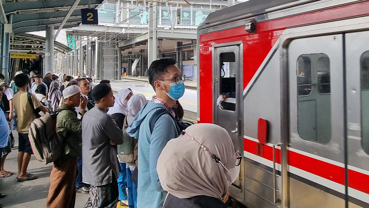 Jumlah Penumpang Diprediksi Naik 5 Persen, Begini Jam Operasional KRL Jabodetabek saat Malam Takbiran