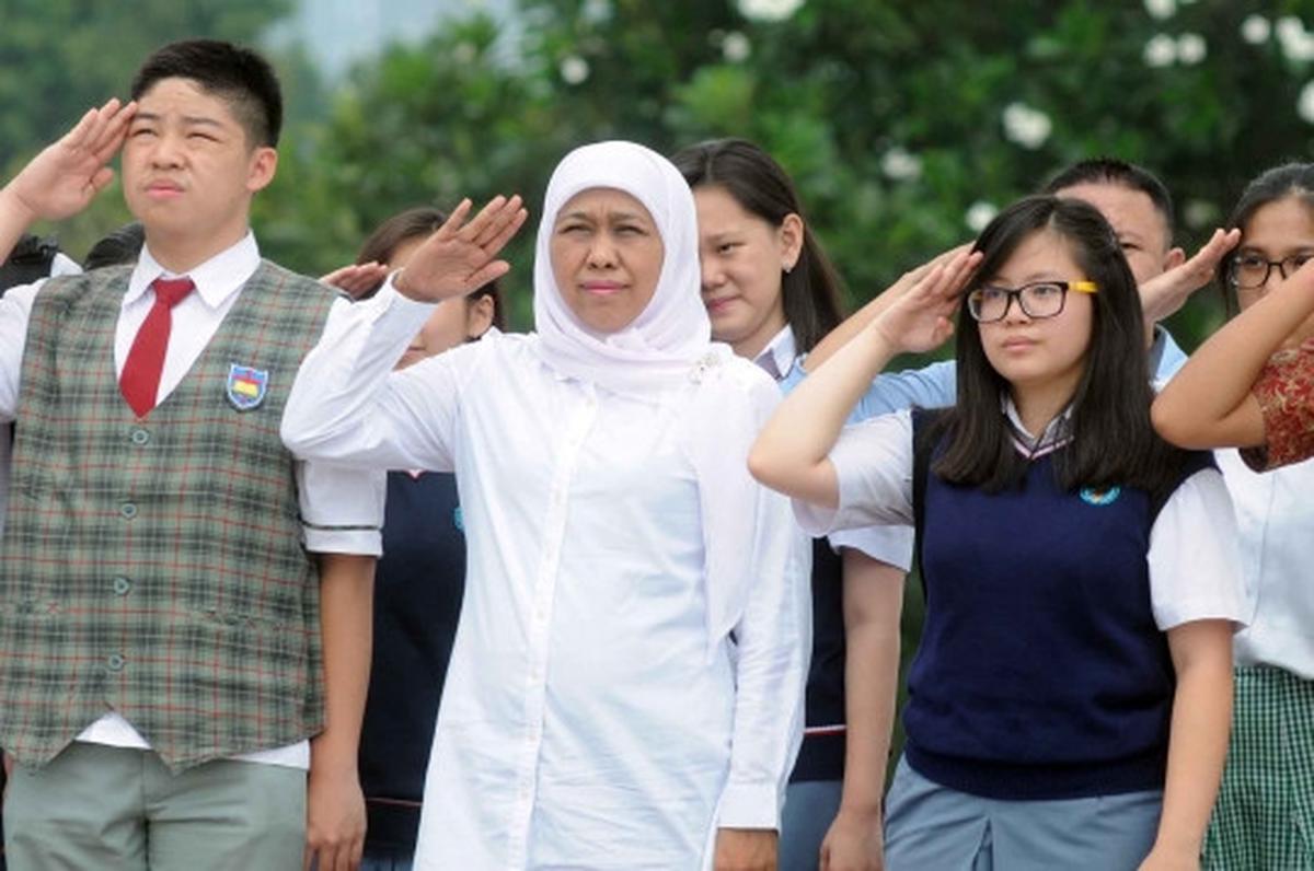 Menteri Khofifah ajak pelajar SMA tabur bunga di TMP Kalibata