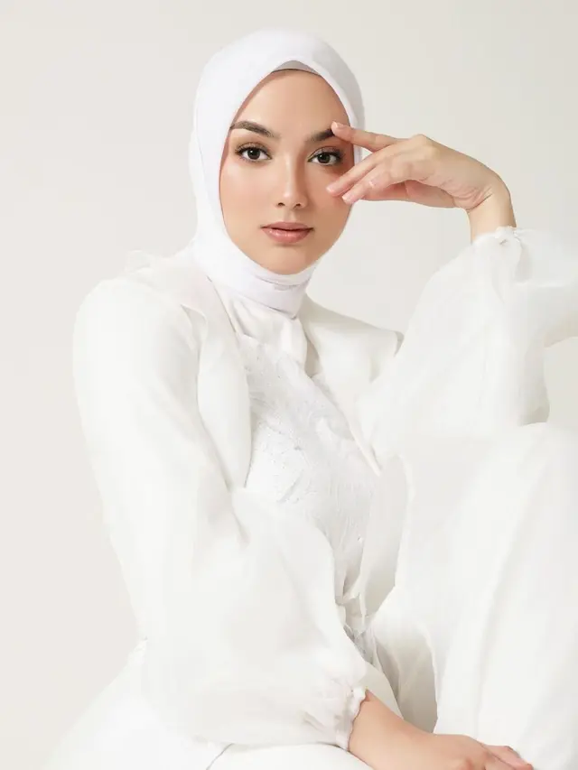 Citra Kirana berhijab putih (Instagram/citraciki)
