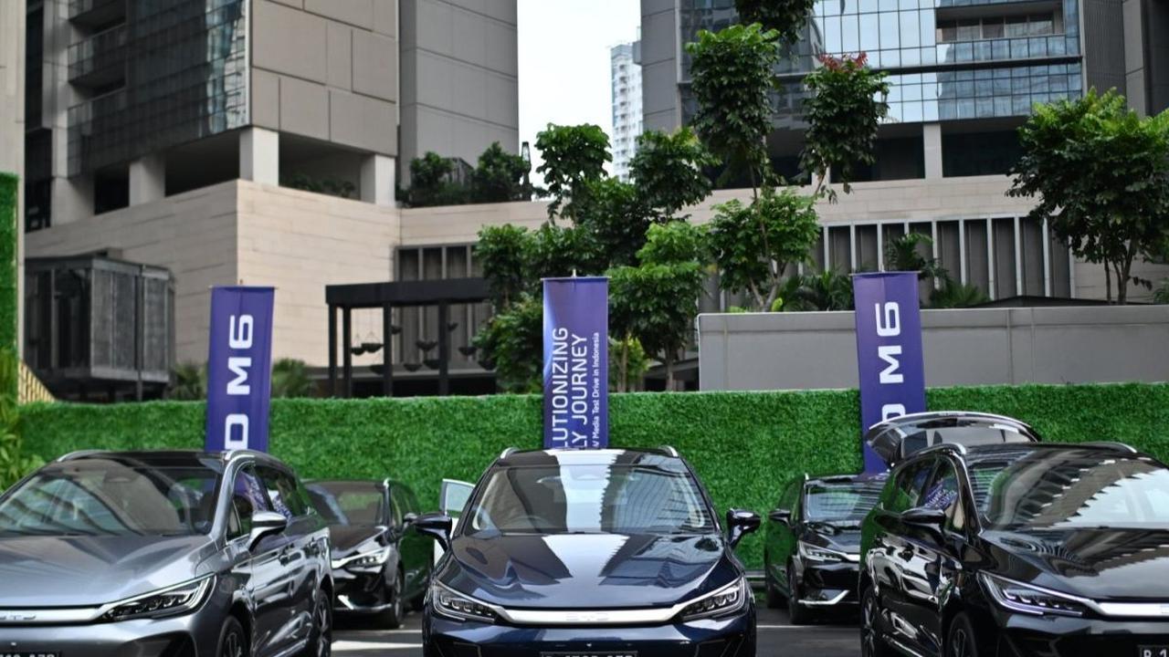 Built Your Dream (BYD) belum lama ini meluncurkan BYD M6 di Gaikindo Indonesia International Auto Show (GIIAS) 2024. M6 merupakan MPV listrik pertama di Indonesia yang dirancang khusus untuk memenuhi kebutuhan keluarga.<br>