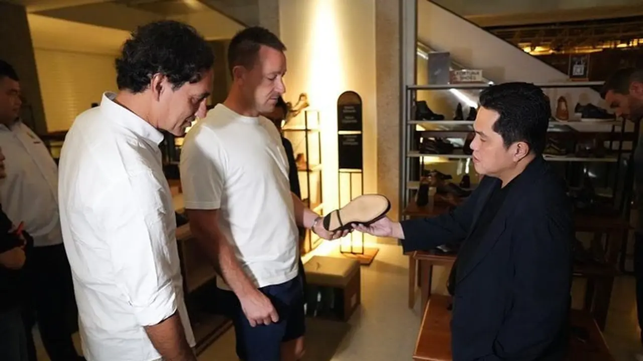 Erick Thohir bersama John Terry dan Alessandro Nesta