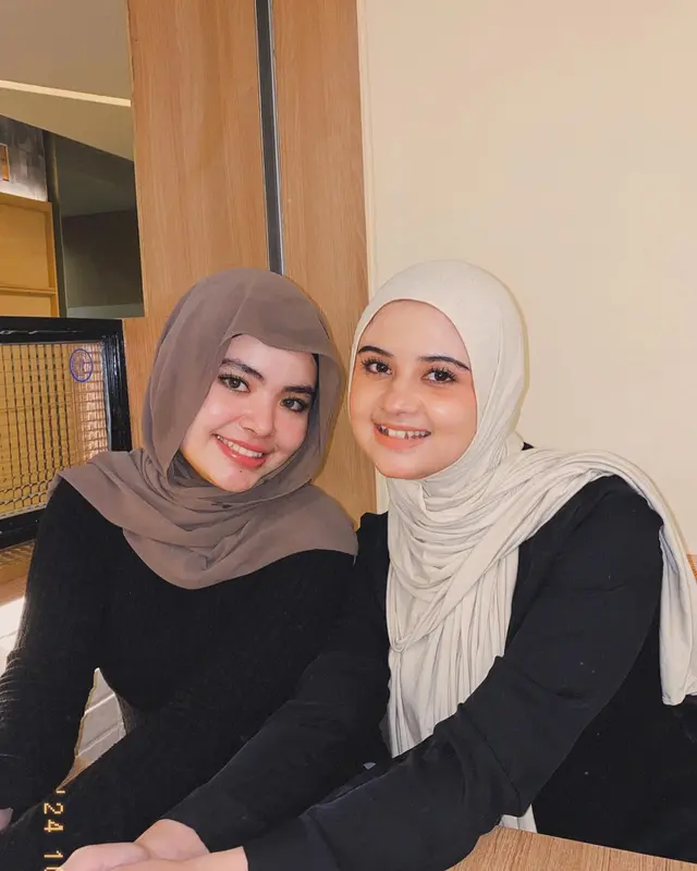 6 Potret terbaru Alya Avivah kakak Aliando yang kini berhijab, parasnya makin mirip sang adik 