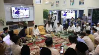 Sebanyak 50 ulama pengasuh Pondok Pesantren di Jawa Timur melakukan kegiatan bersama Maulana Al Habib Muhammad Lutfi bin Ali bin Yahya di Waru Sidoarjo, Jawa Timur, Kamis (28/12/2023) malam. (Istimewa)