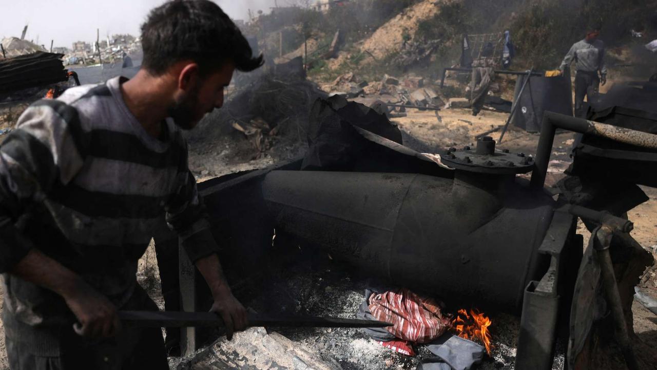 Warga Jalur Gaza Ubah Sampah Plastik Jadi Bahan Bakar
