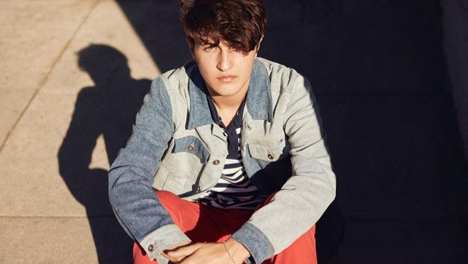 Potret Anwar Hadid Saat Dibaptis Di Pantai Malibu News