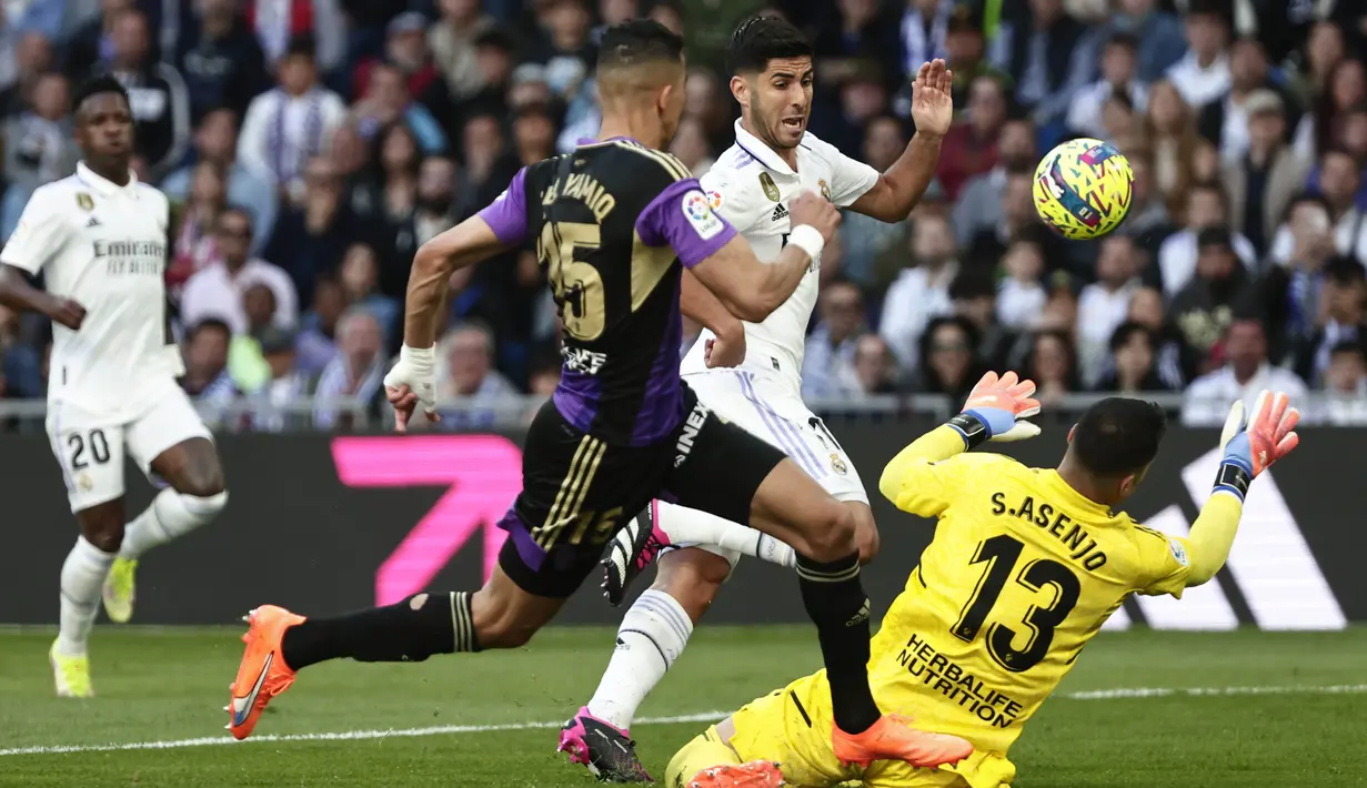 Real Madrid akhirnya menambah keunggulan menjadi 5-0 berkat gol Asensio di menit ke-73. (AP Photo/Pablo Garcia)