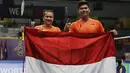 Ganda campuran, Praveen Jordan / Melati Daeva, merayakan kemenangan atas ganda Malaysia, Goh Soon Huat / Lai Shevon pada laga final SEA Games 2019 di Multinlupa Sports Complex, Senin (9/12). Praveen / Melati menang 21-19, 12-21 dan 23-21. (Bola.com/M Iqbal Ichsan)