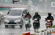 Prakiraan Cuaca, Hujan dan Angin Kencang Potensi Terjadi Jaksel & Jaktim Sore Hari