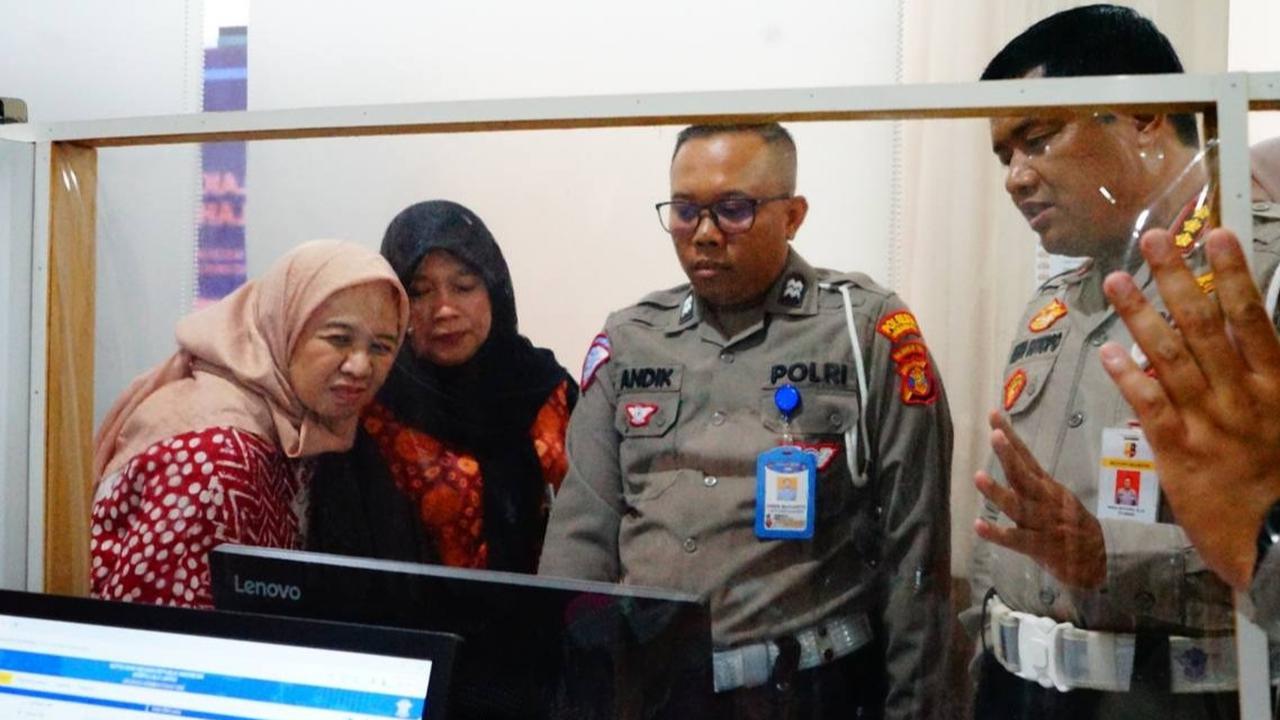 Tinjau Polresta Samarinda, BPJS Kesehatan Evaluasi Syarat JKN bagi Pemohon SIM