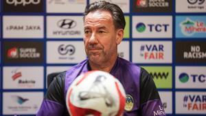 Pelatih PSIM Yogyakarta, Jean-Paul van Gastel. (Bola.com/Abdul Aziz)