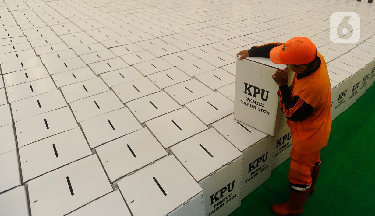 Total 2.068 kotak suara telah dirakit dan akan diisi surat suara, tinta, dan lain-lain. (merdeka.com/Arie Basuki)