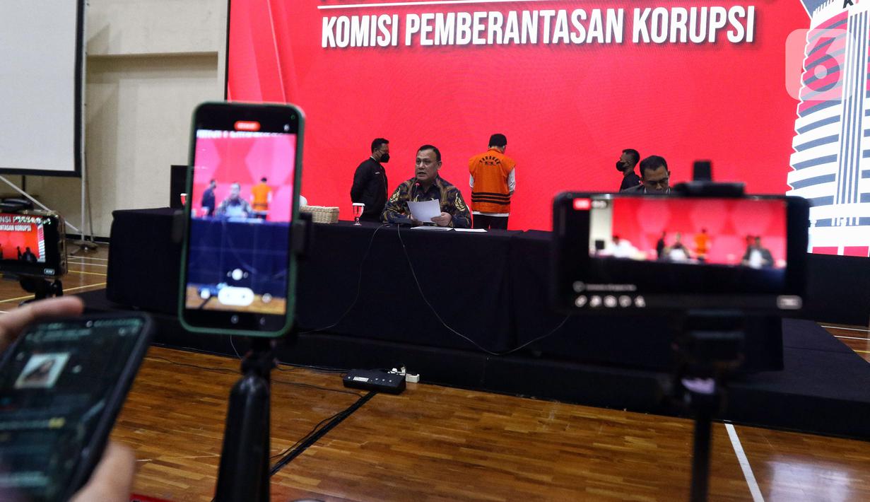 "Saya ingin katakan KPK tidak pernah menjadikan seseorang sebagai target, tidak ada. Karena kalau KPK bekerja menjadikan orang target itu pasti tidak profesional," Jelas Firli. (Liputan6.com/Angga Yuniar)