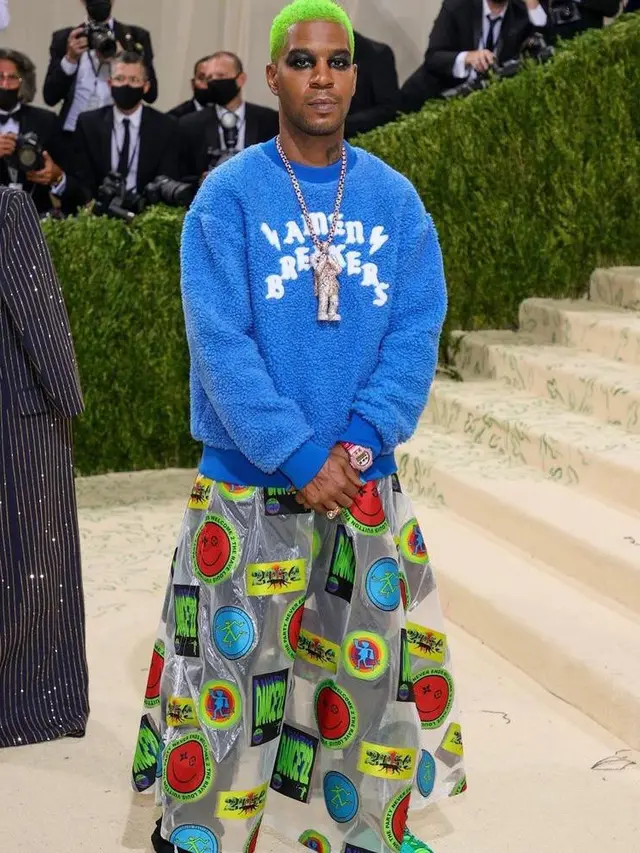 Mengenang 8 Karya Ikonis Virgil Abloh, Off White-Gaun Pengantin Hailey Bieber