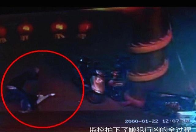 Foto peristiwa penusukan yang dilakukan Xiao Tin terhadap Chen Jietin | Photo: Copyright shanghaiist.com