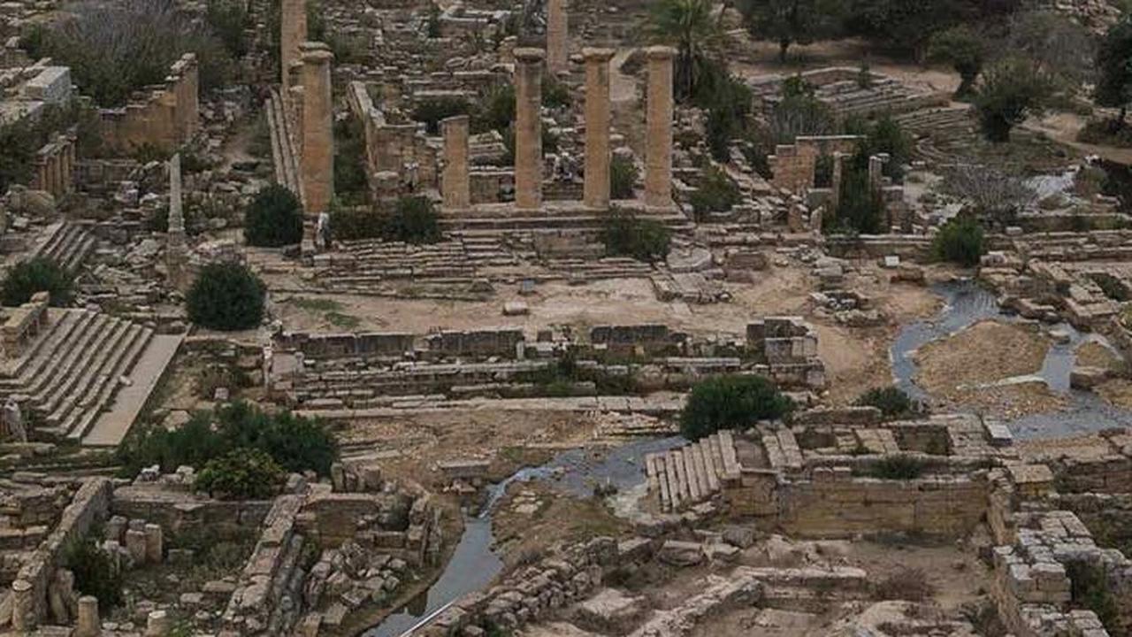 Kirene merupakan kota tua peninggalan Yunani kuno. Kota ini menjadi&nbsp;kota tertua dan terpenting di antara lima kota Yunani kuno di wilayah Libya.