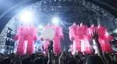 The Flaming Lips tampil penuh energi saat membawakan lagu ikonik “Do You Realize??” dalam gelaran LaLaLa Festival 2026. Penampilan band asal Amerika Serikat tersebut disambut meriah oleh penonton yang ikut bernyanyi dan menikmati suasana konser. (KLY/Budy Santoso)