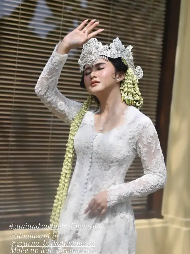 Kebaya pernikahan Adinda Azani